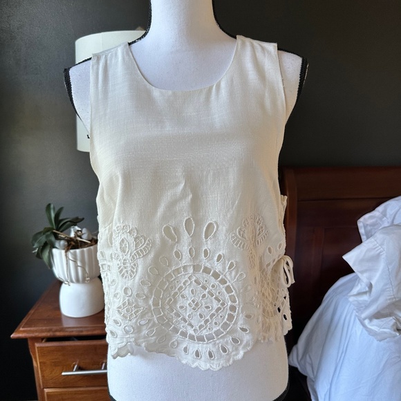 White side tie eyelet tank top size small - Picture 1 of 5